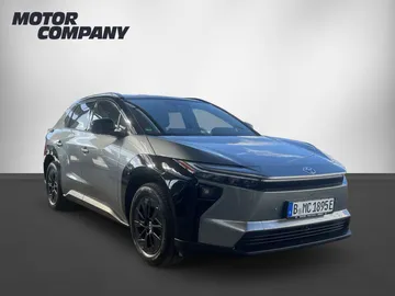 Car image 19