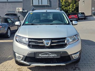 Car image 3