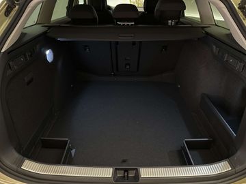 Car image 37