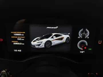 Car image 32