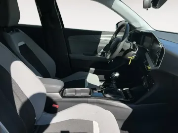 Car image 17