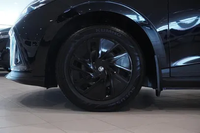 Car image 11