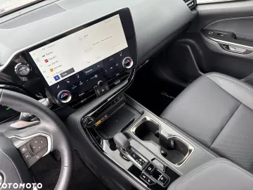 Car image 24