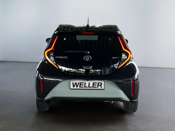Car image 4