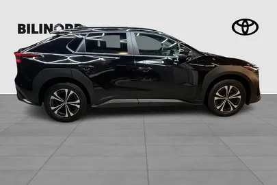 Car image 4