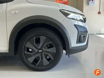 Car image 22