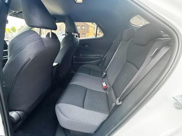 Car image 14