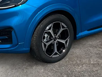 Car image 25