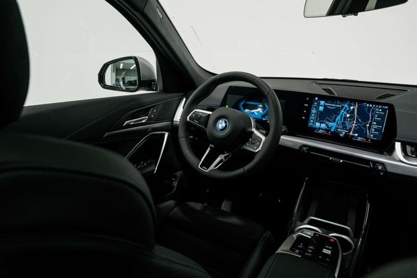 BMW iX1 xDrive30 M Sport 230 kW image number 24