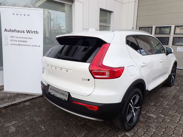 Volvo XC40 D4 AWD Geartronic Momentum 140 kW image number 3