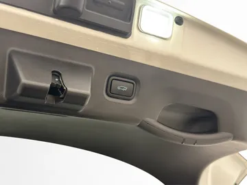 Car image 38