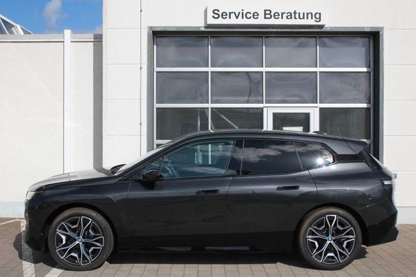 BMW iX xDrive40 240 kW image number 4