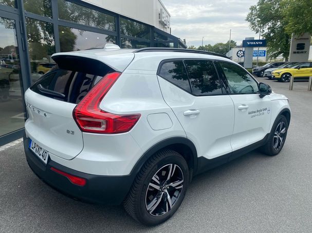 Volvo XC40 B3 Plus Dark 120 kW image number 2