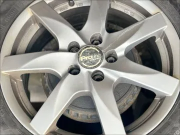 Car image 27