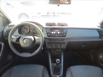 Car image 18