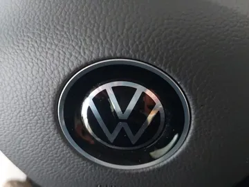Car image 32