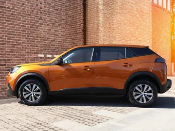 Car image 4