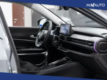 Car image 17