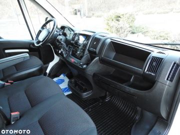 Car image 38