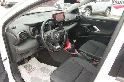 Car image 12