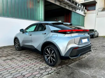 Car image 4