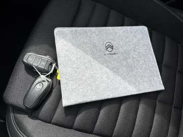 Car image 32