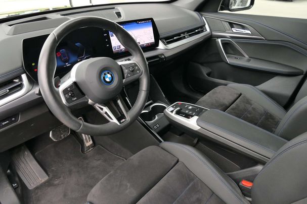 BMW iX1 xDrive30 M Sport 225 kW image number 4