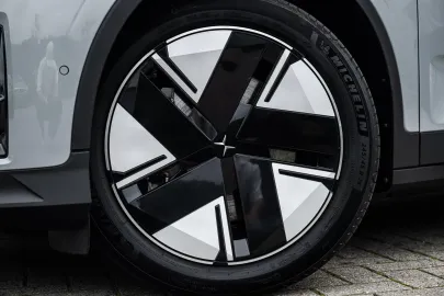 Car image 38