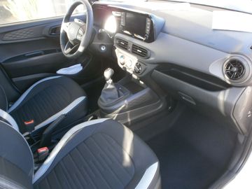 Car image 12