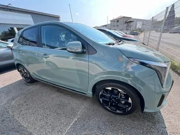 Car image 5