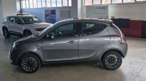 Car image 5