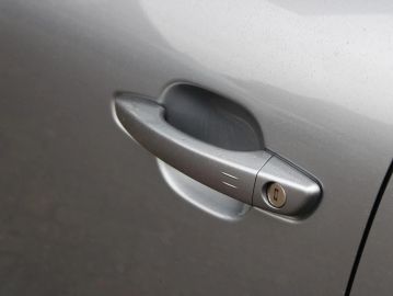 Car image 26