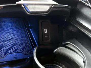 Car image 40