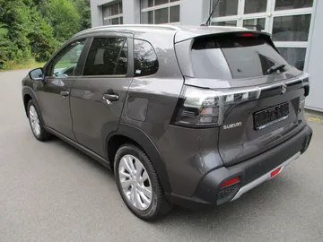 Car image 4