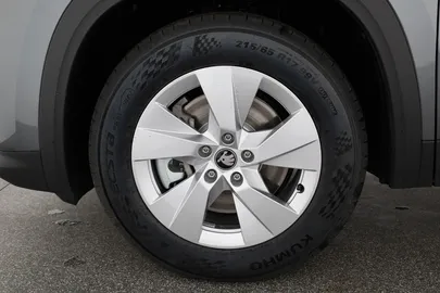 Car image 20