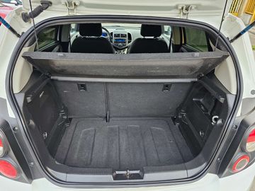 Car image 15