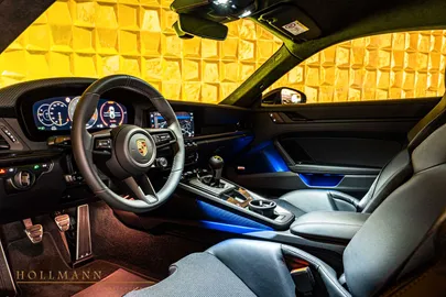 Car image 30