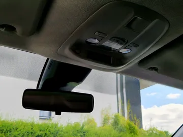 Car image 32
