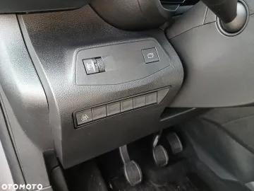 Car image 40