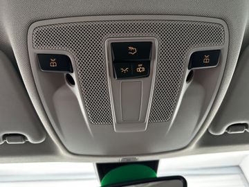 Car image 38