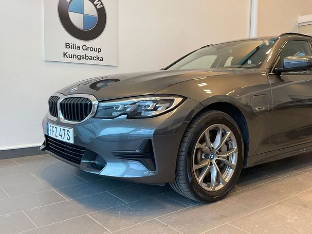 BMW 330e Touring M Sport 216 kW image number 2