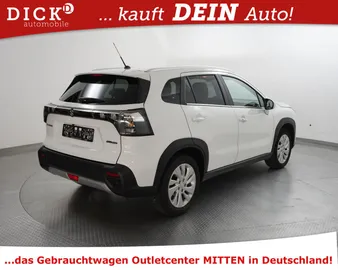 Car image 4