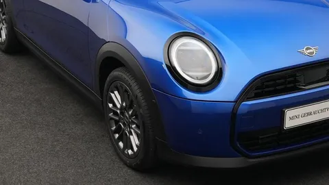 Car image 22