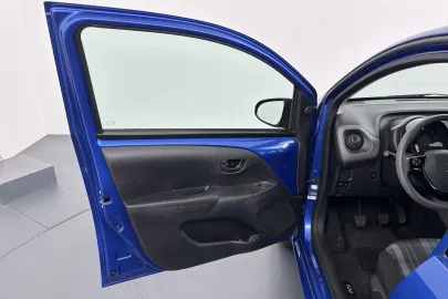 Car image 28