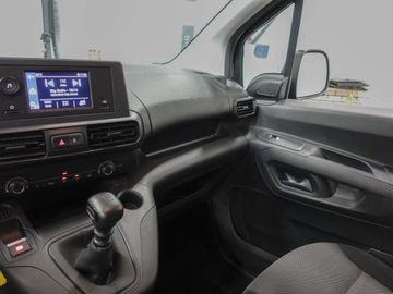 Car image 28