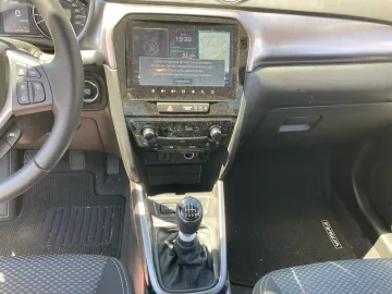 Car image 15