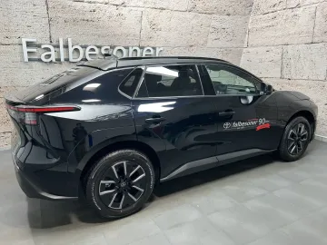 Car image 4