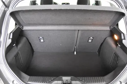 Car image 26