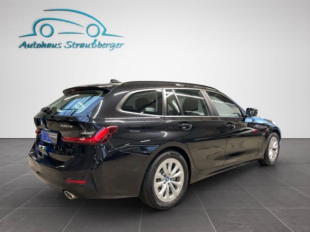 BMW 330e Touring 215 kW image number 3