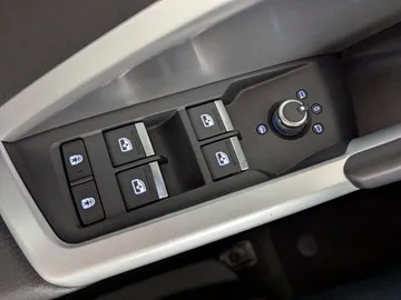 Car image 27
